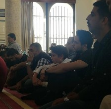 بالفيديو والصور...الامراء الحسين و هاشم يؤديان صلاة الجمعة في العقبة