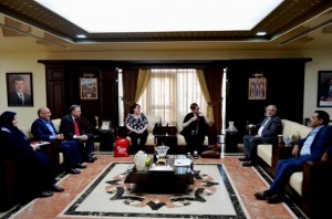 تفعيل اتفاقية التعاون  بين جامعة عمان الأهلية وجامعة كوينز وبحث إقامة برامج دراسات عليا مشتركة