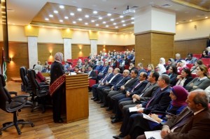 بحضور رئيس هيئة المديرين ... أ.د. ساري حمدان  يفتتح مدرج "محمود درويش" بكلية الآداب والعلوم في جامعة عمان الاهلية