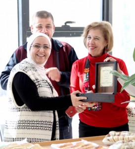 قسم التصميم الجرافيكي بجامعة البترا يكرم عميدة الكلية السابقة