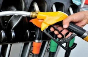 ترجيح تخفيض أسعار البنزين 6% للشهر القادم