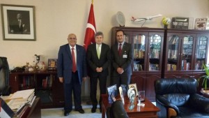 بحث التعاون المشترك بين "الشرق الأوسط " والسفارة التركية في عمان