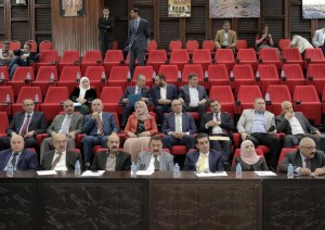 مذكرة نيابية لإعفاء أبناء الأردنيات من تصاريح العمل