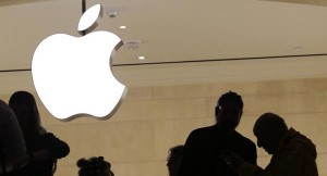 فضيحة "آيفون" توقع "آبل" في أسوأ أزمة في تاريخها