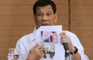 الرئيس الفلبيني يرسل "فرقة موت" لقتل من يتبول بالشارع