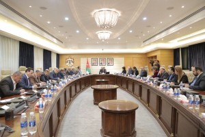 الحكومة والنقباء يتفقون على إلغاء العمل بنسب التقييم في ديوان الخدمة المدنية