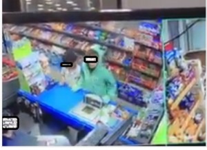 ضبط 3 أطفال سرقوا محلا تجاريا - فيديو