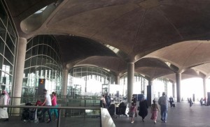 كوادر مركز جمرك المطار يحبطون تهريب ذهب والماس واحجار كريمة