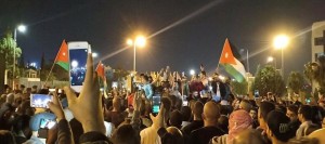 إصابة 10 رجال أمن بينهم شرطية بسبب التدافع ..