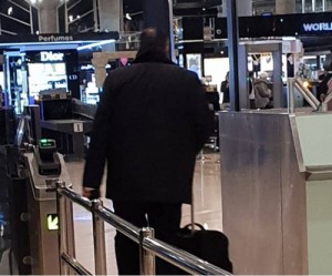 السعود يحزم حقائبه ويسافر متحديا الاشاعات (فيديو)