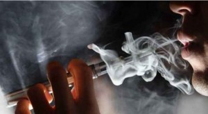 هذا هو الفرق بين تأثير السجائر العادية والإلكترونية؟