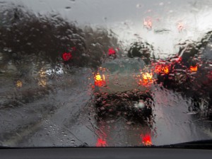 الدفاع المدني يدعو المواطنين لعدم الخروج من المنازل خلال التساقط الغزير للأمطار أو الثلوج