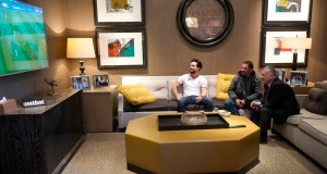 بالصورة...الملك وولي العهد يستضيفان عامل الوطن خالد الشوملي لمتابعة مباراة الأردن وسوريا