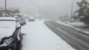 اجواء شديدة البرودة وثلوج فوق المرتفعات التي يزيد ارتفاعها عن 900 متر