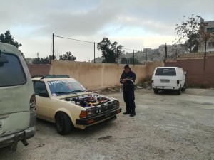 بالصور..القبض على سائق كان يقود مركبة بلا ارقام وبطريقة استعراضية ومتهوره في عمان