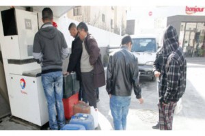 نقيب "محطات المحروقات" : جميع المشتقات النفطية متوفرة.. ولا داعي للتهافت