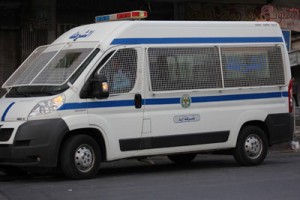 بالتفاصيل....مركز امن المدينه بالزرقاء يغيثون سيدة مسنة لجات اليهم عبر رقم الطوارئ 911