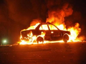 احتراق سيارة بشكل كامل في شارع الخضر العلوي بالسلط
