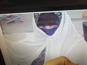 البحث الجنائي يلقي القبض على سالب فرع احد البنوك وشريكه في منطقة ماحص