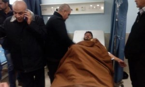 الرزاز يعود مصاب مسيرة العقبة في مستشفى البشير