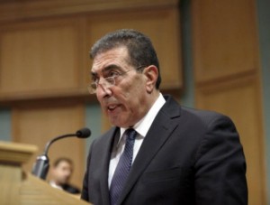 الطراونة ينتقد خروج الوزراء من القبة ويتهمهم بمحاولة "تهريب النصاب"