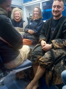 إنقاذ 4 سياح علقت مركبتهم بوحل طيني في المفرق