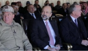 الرزاز يزور معسكرات خدمة وطن في الزرقاء