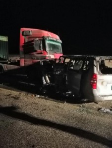 بالصور...وفاة سائحة المانية و إصابة ستة آخرين اثر حادث تصادم في الكرك