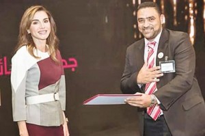 خريج جامعة البترا مصطفى الدسوقي يفوز بجائزة الملكة رانيا للتميز ’فئة المعلم المتميز’
