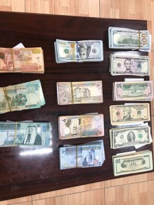 القبض على منفذي عملية سلب مكتب الخدمات وإعادة المبلغ المسلوب