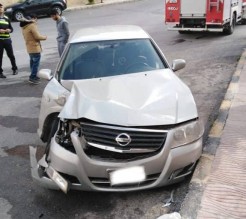 بالصور... اصابة اربع اشخاص اثر تصادم بين باص طلاب ومركبة في الجبيهة