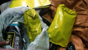 القبض على مروج بحوزته ٧ كغم من بودرة الحشيش الصناعي في عمان