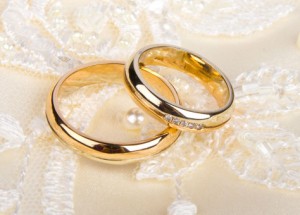 اردنية تفاجىء زوجها الذي يريد الزواج عليها بمحكمة اربد .. وكانت الكارثة !!