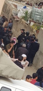 بالصور .. لحظة عثور الأمن على الطفلة نبال