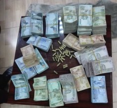 القبض على شخصين سلبا ٥٤ الف دينار من موظف شركة للالبان والبحث جار عن الثالث