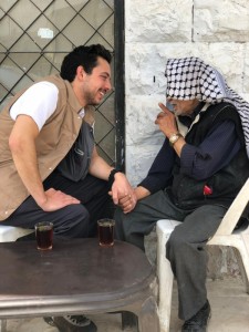 بالفيديو والصور... ولي العهد يفاجىء عمال مطعم شعبي في مادبا