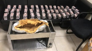 القبض على ٣ اشخاص حاولوا تهريب ٦ الاف حبة مخدرة في مطار الملكة علياء