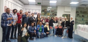 طلبة جامعة البترا يزورون أدوية الحكمة