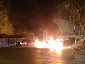 شغب وحرق إطارات بلواء عنجرة في عجلون