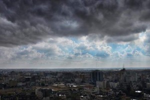 أجواء باردة وغائمة اليوم وغدا