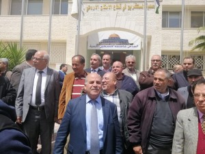 وقفة احتجاجية لـ "مستثمري الإسكان" رفضًا لحل مجلس الجمعية