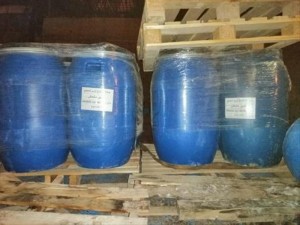 بالصور ..ضبط 100 برميل عصير مشمش فاسدة في جرش