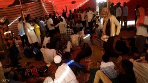 السودان .. عشرات الجرحى بإطلاق نار في محيط اعتصامات الخرطوم