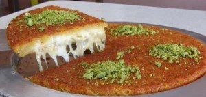 تكثيف الرقابة على محلات الحلويات والملابس الاحد