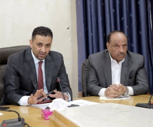 بحضور وزير الداخلية ...اتفاق ينهي اعتصام سائقي شاحنات الفوسفات