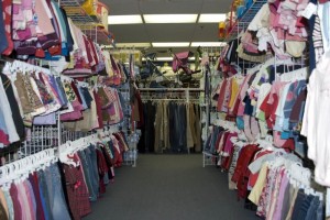 تجار الالبسة والاحذية يترقبون الايام المقبلة لتنشيط المبيعات