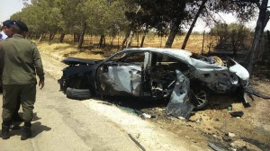 بالصور ....اصابة ٤ اشخاص اثر اشتعال مركبة في القسطل