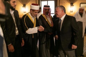 بالصور .. الملك يلتقي مجموعة من الأئمة والوعاظ