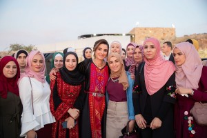 بالصور...الملكة رانيا العبدالله تحضر مأدبة إفطار في الطفيلة