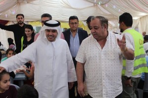 السفارة الاماراتية تشارك في توزيع الطرود في خيمة الاردنية للطيران